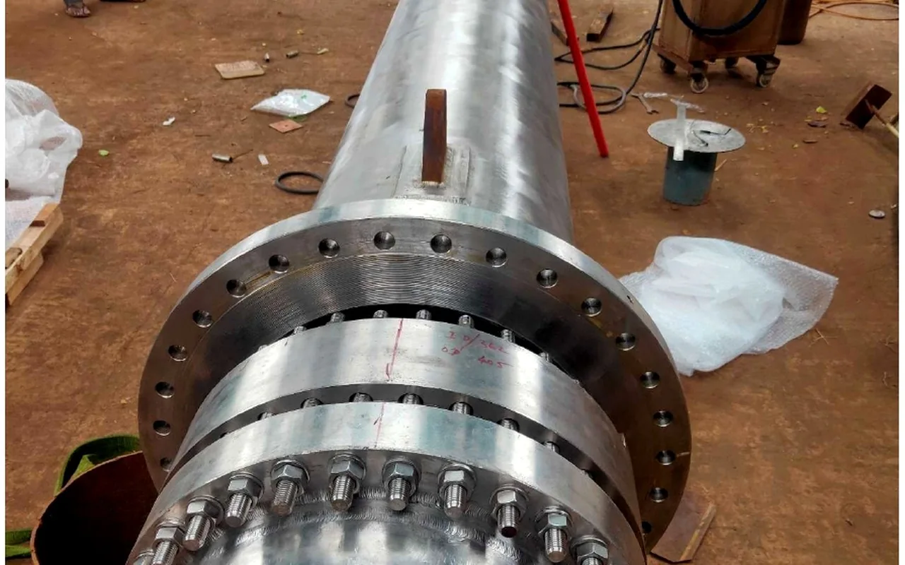 Long shell and tube heat exchanger
