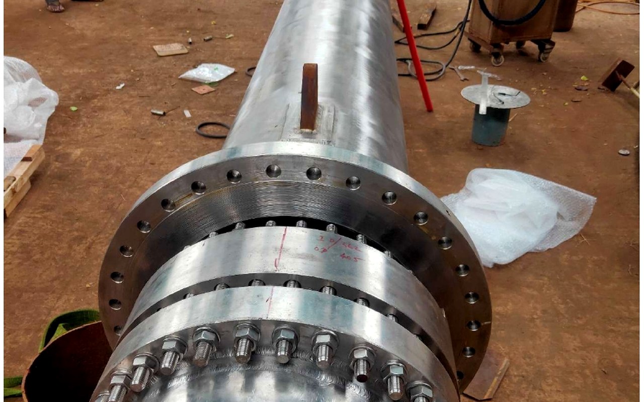 Long shell and tube heat exchanger